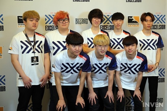 Image of Team Excelsior players at an Overwatch League event.